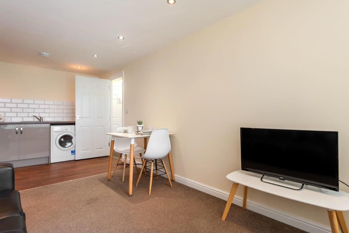 Bright 1 Bedroom Budget Flat In Central Pontefract Exterior photo