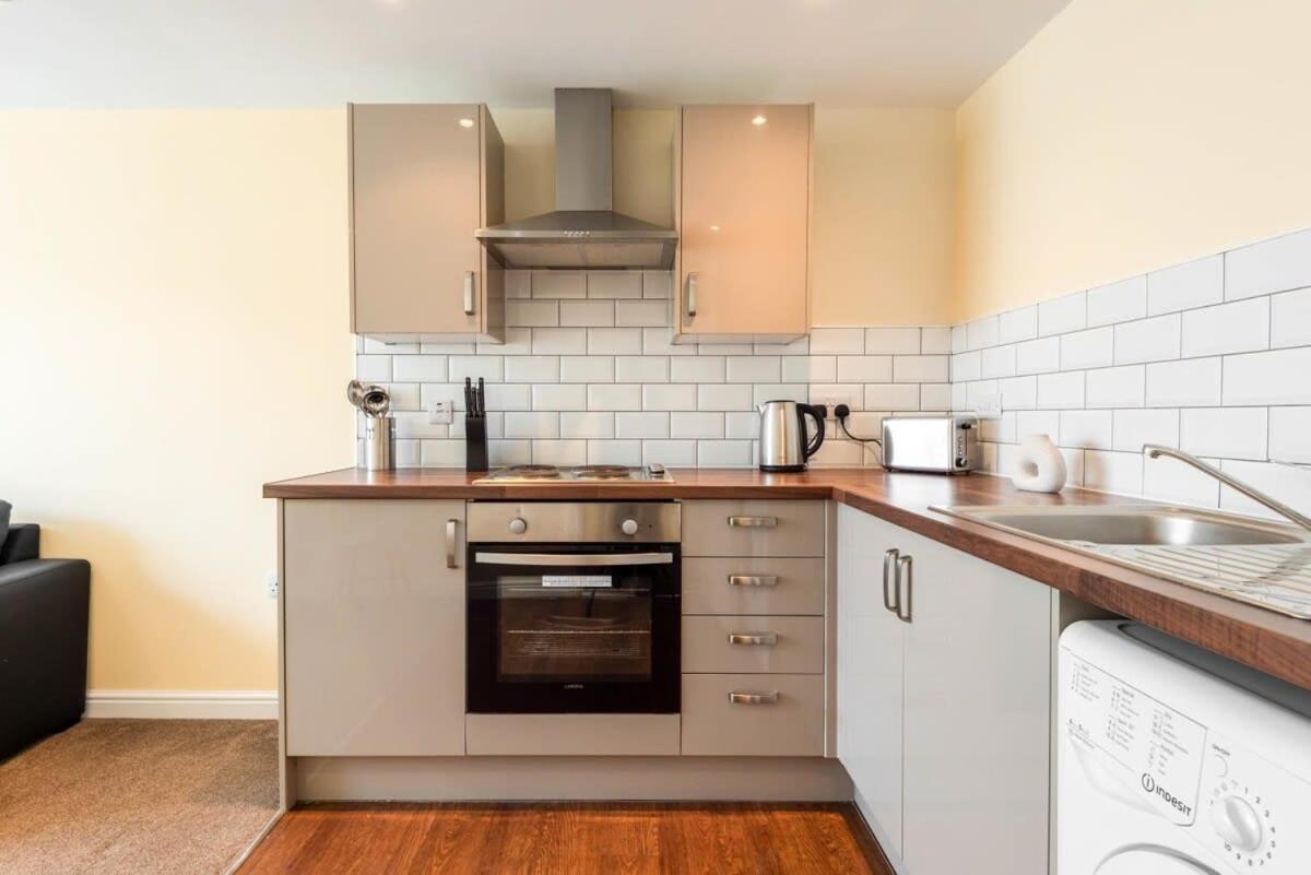 Bright 1 Bedroom Budget Flat In Central Pontefract Exterior photo