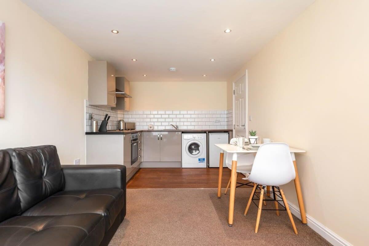 Bright 1 Bedroom Budget Flat In Central Pontefract Exterior photo